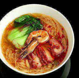 Crispy Taiwanese chicken pieces with noodles